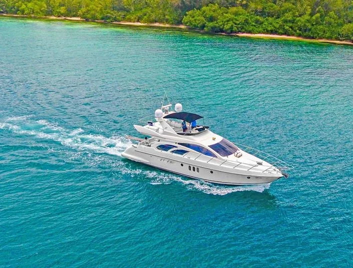Azimut 55 exterior