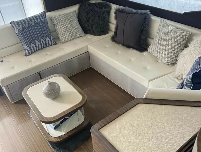 Azimut 60 salon seating with cushions