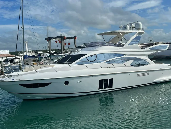Azimut 60 exterior