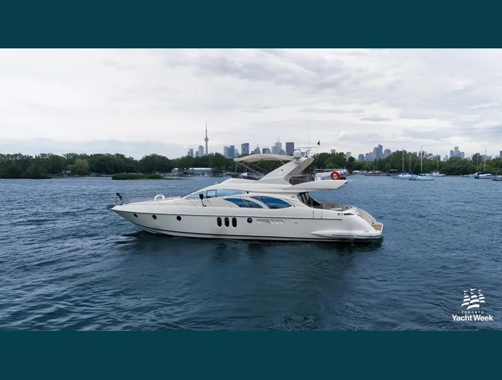 Azimut 62 exterior side profile
