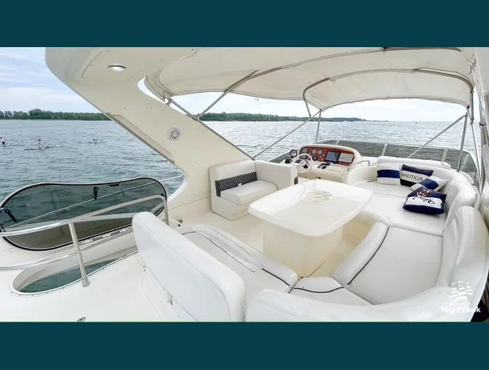 Azimut 62 shaded flybridge seating and table