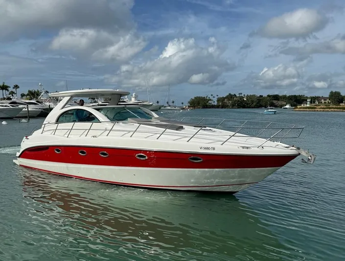 Maxum 43 red-and-white hull on the water