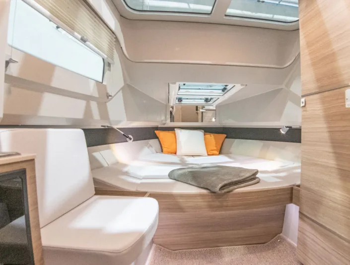 Saxdor 320 GTO day cabin