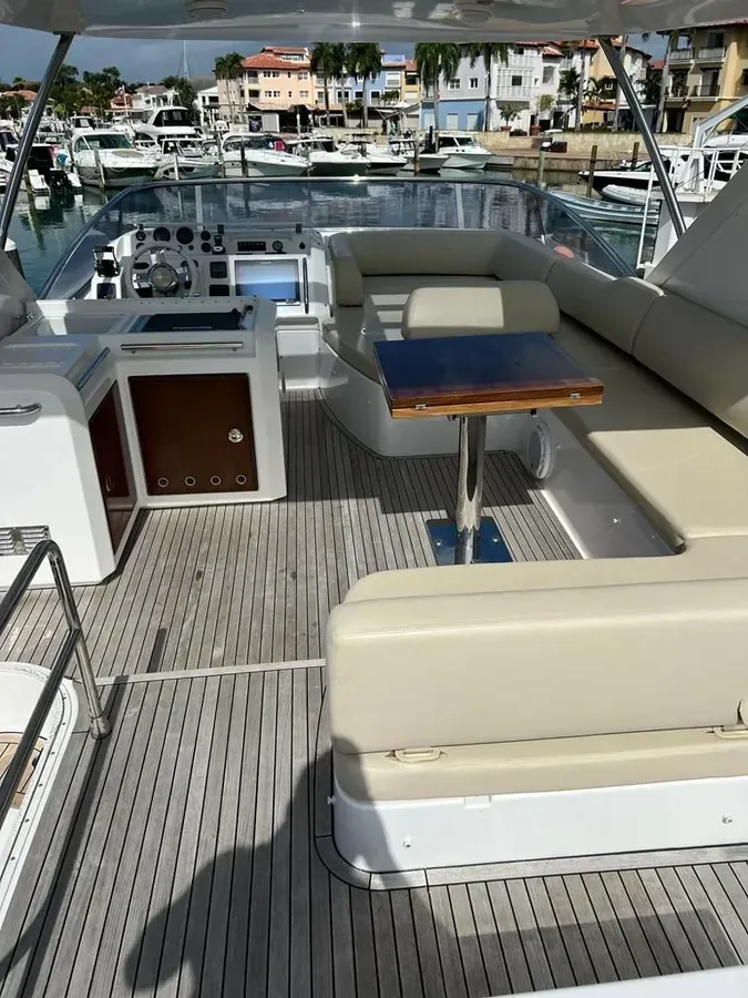 Azimut 60 covered outdoor seating and table