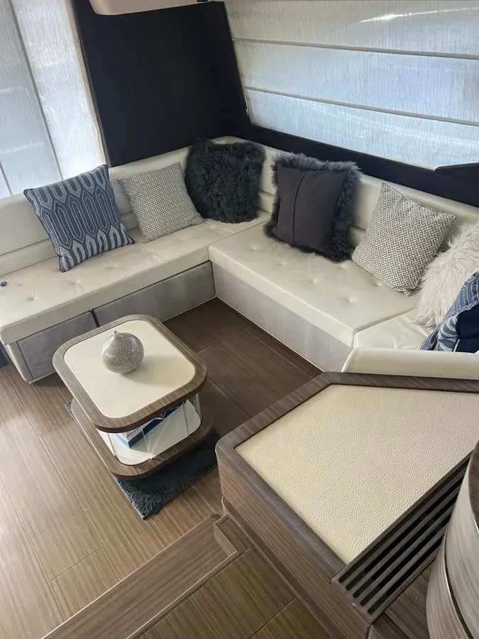 Azimut 60 salon seating with cushions