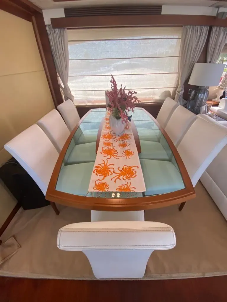Azimut 86 indoor dining table and seating