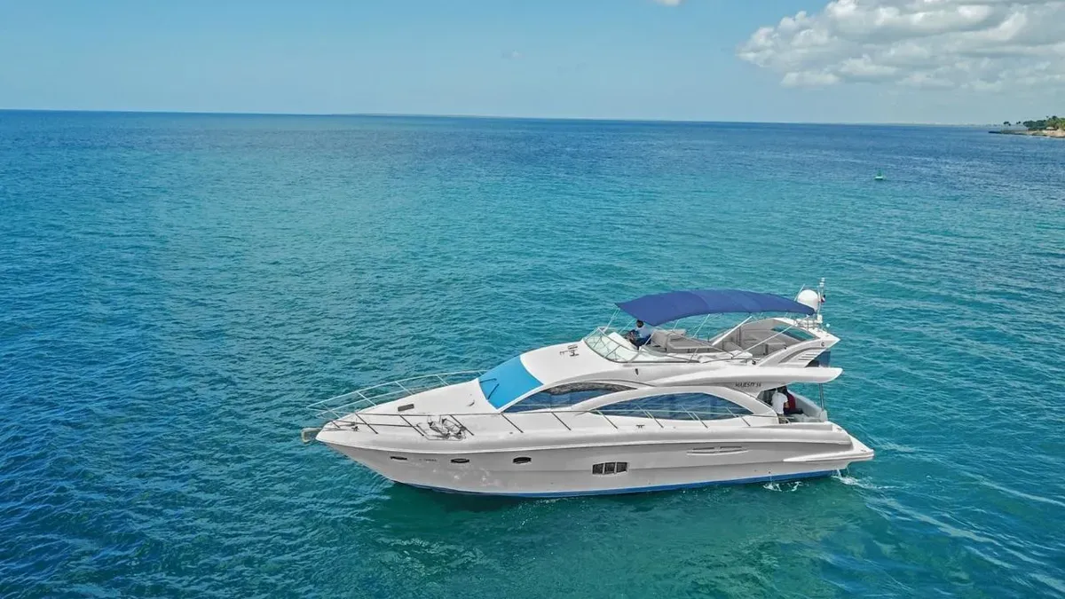 Majesty 58 — sobre aguas turquesas