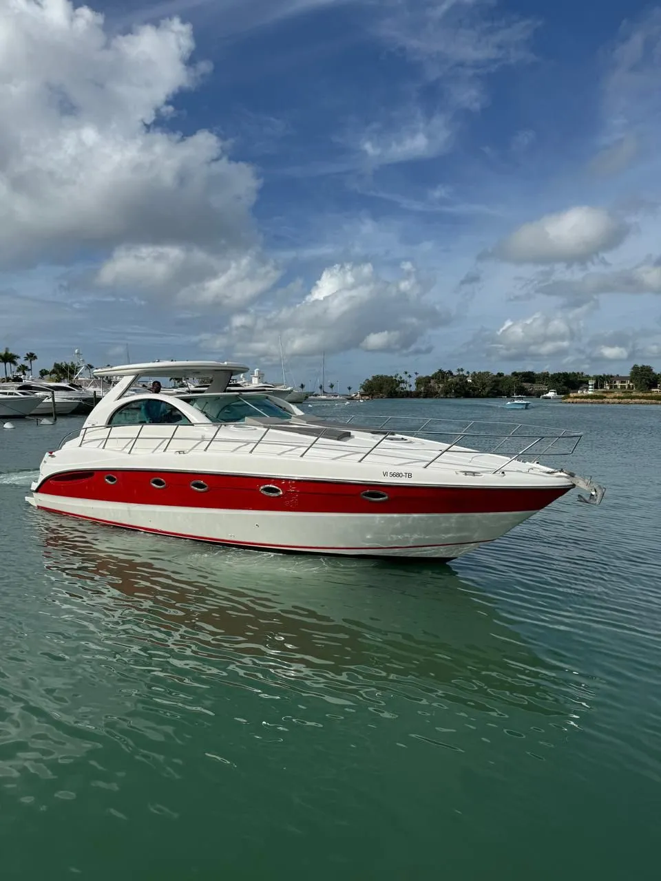 Maxum 43 red-and-white hull on the water