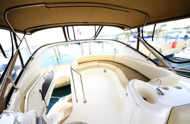 Meridian 42 shaded flybridge seating