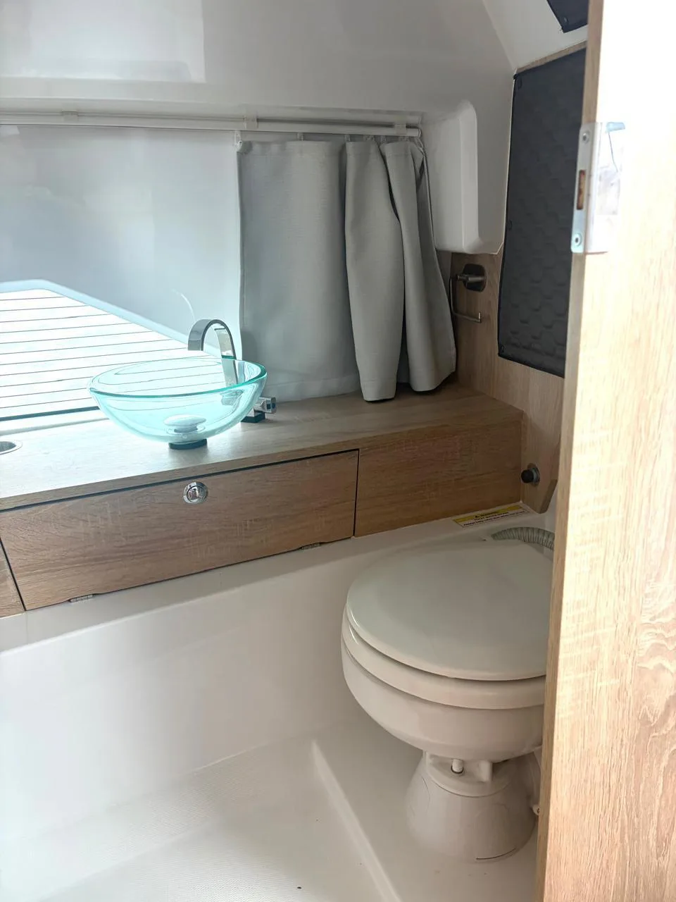 Nordkapp 33 bathroom