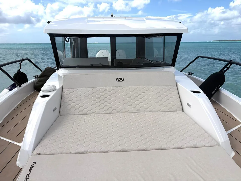 Nordkapp 33 cushioned bow lounge