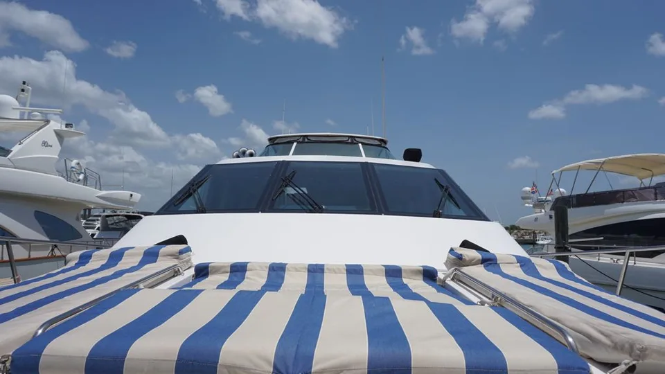 Pacific 72 wide blue and white striped bow sunpads