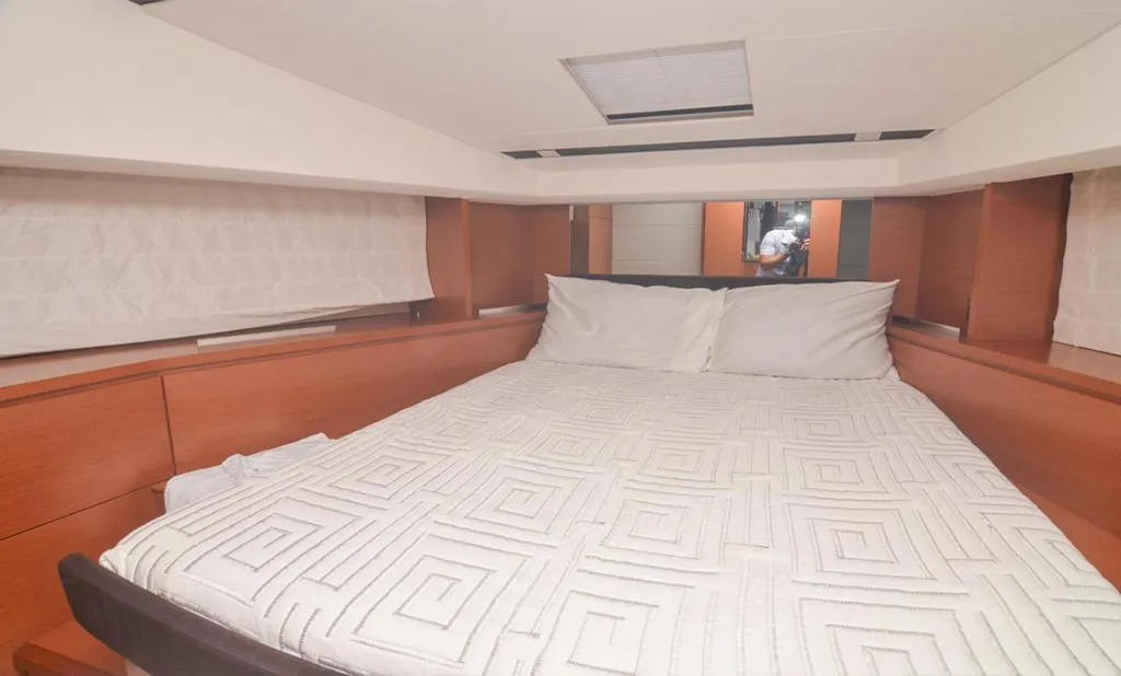 Prestige 44 — cabina con cama doble