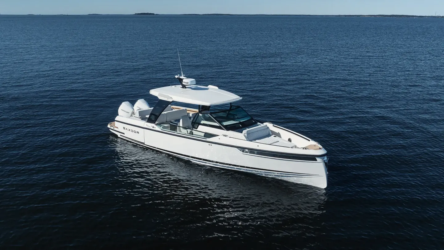 Saxdor 320 GTO on the open water