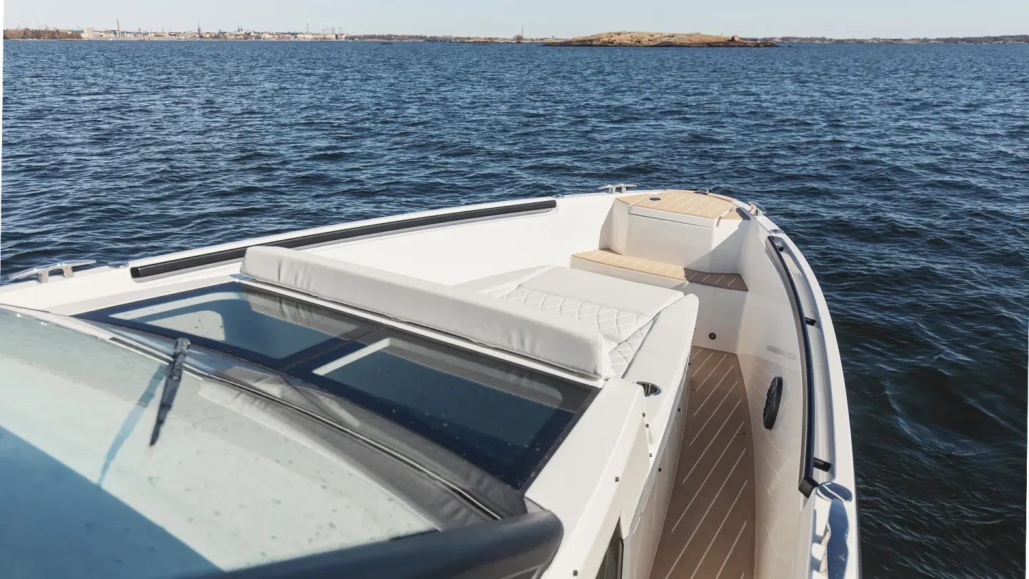 Saxdor 320 GTO upholstered sunbeds on deck
