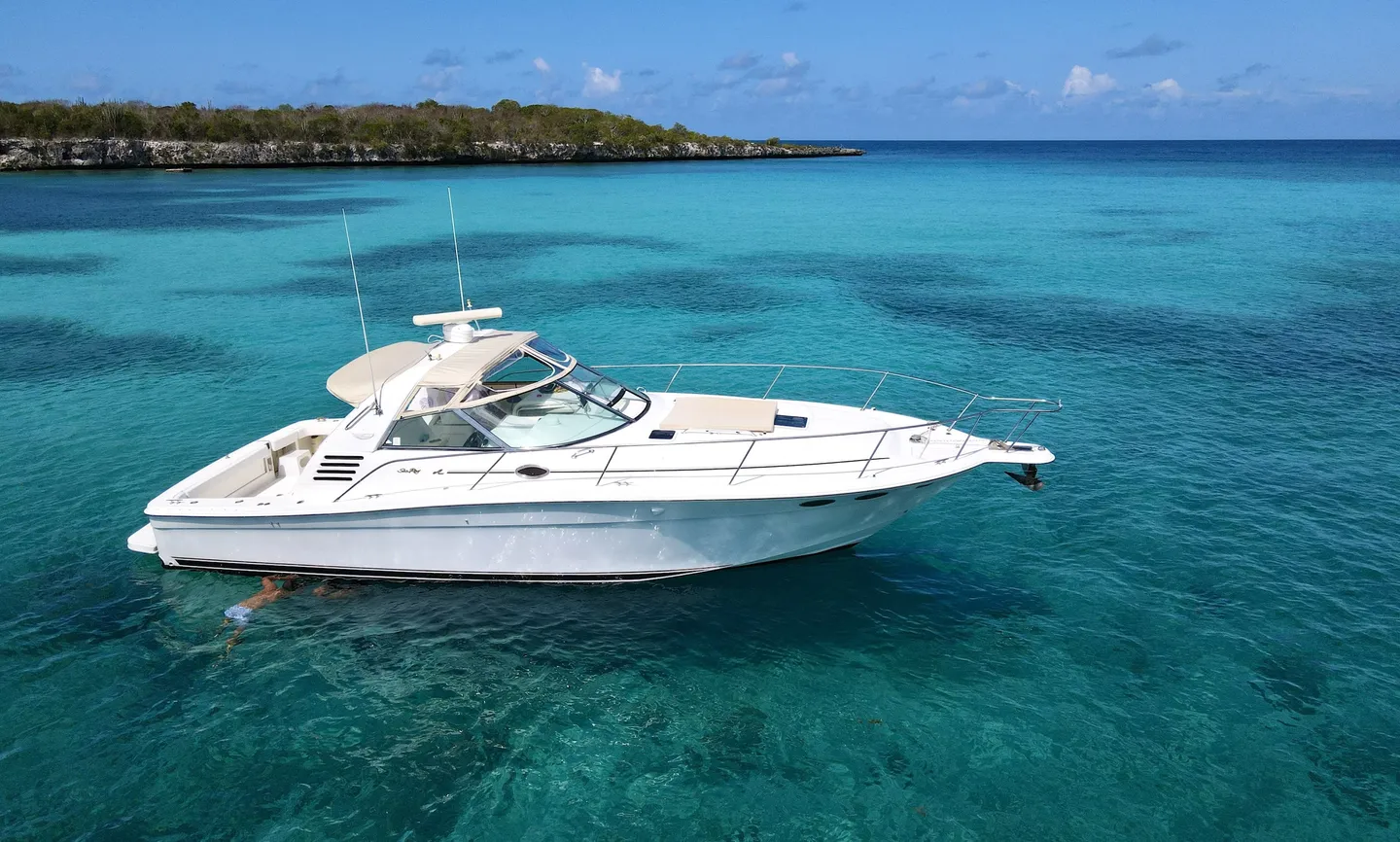 Vixen 40 on turquoise water